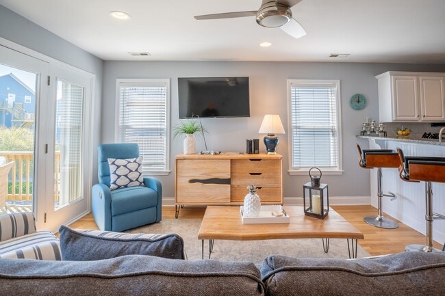 Building Photo - OFF-SEASON FURNISHED MONTHLY RENTAL STARTI...