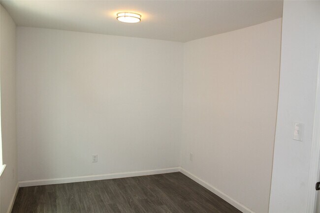 Building Photo - 1015 30th St