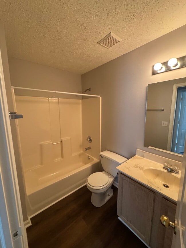 Building Photo - 3240 Crestwell Dr