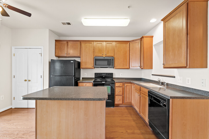 Building Photo - 5530 Capital Gateway Dr