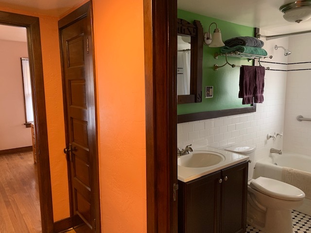Bath and bedroom - 412 Carlisle Blvd NE