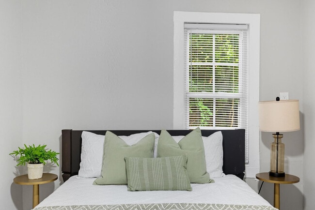 Building Photo - 250 Indale Ave