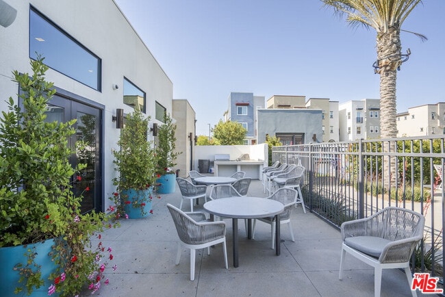 Building Photo - 756 Daniel Freeman Cir