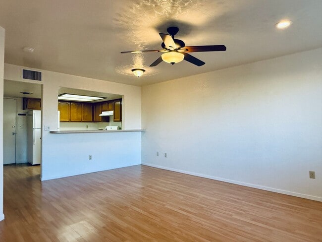 Building Photo - AVAILABLE NOW!!!