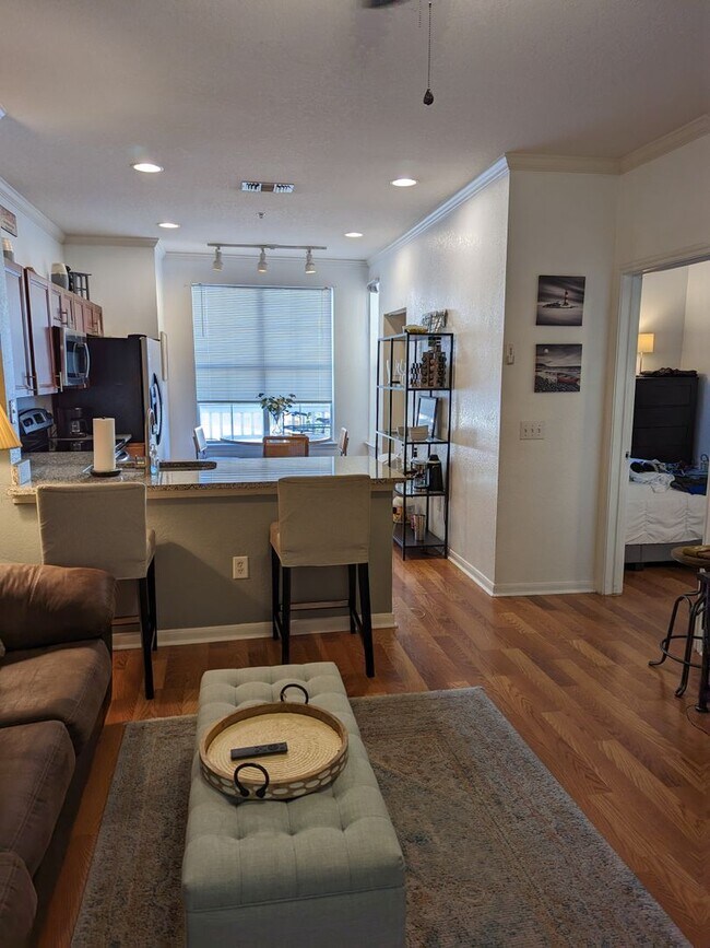 Building Photo - Great 1 Bedroom / 1 Bathroom Condo in Downtown Orlando! Free Water, Sewer, Trash & Pest Control!