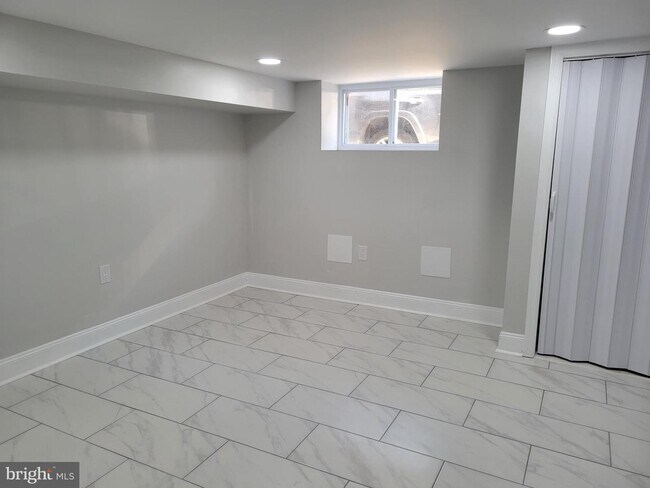 Building Photo - 412 Durfor St