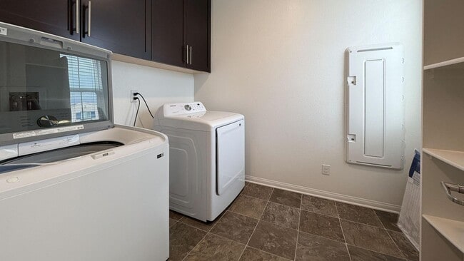 Building Photo - 1685 Camellia Ln