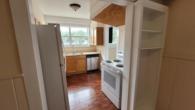 Building Photo - 5701 N Flagler Dr