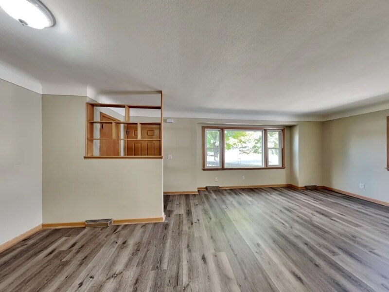 Building Photo - 1011 64th Ave N