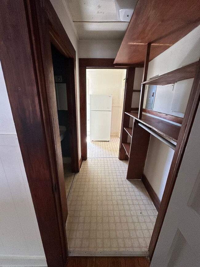 Building Photo - 1 bedroom, 1 bath in Midtown. Available La...