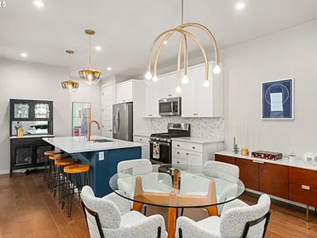 Building Photo - Luxury Living in Reed’s Crossing – Designe...