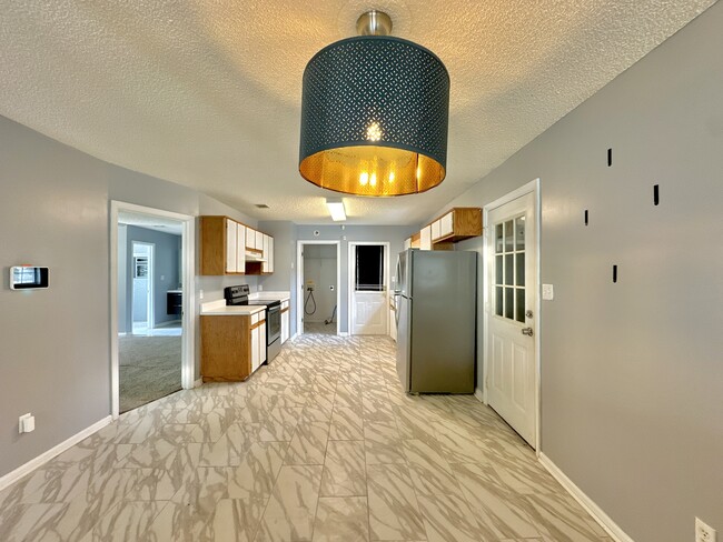 Building Photo - 1717 Largo Cir