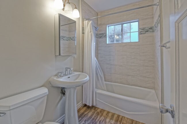 Building Photo - CHARMING & AIRY HOME W/ SPACIOUS FENCED YARD & LARGE 2-CAR GARAGE CLOSE TO SCHOOLS, SHOPPING & MI...
