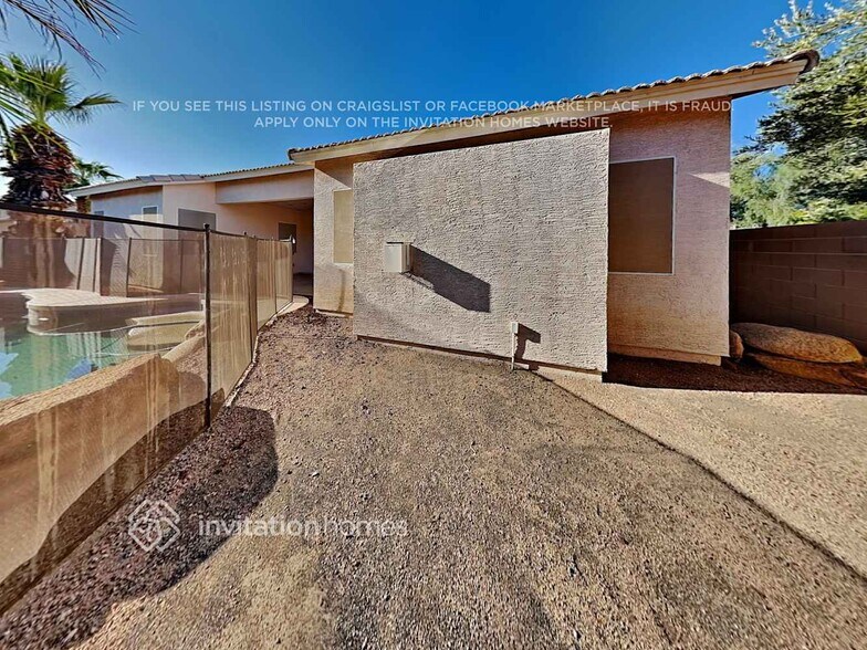 Building Photo - 2995 E Santa Rosa Dr