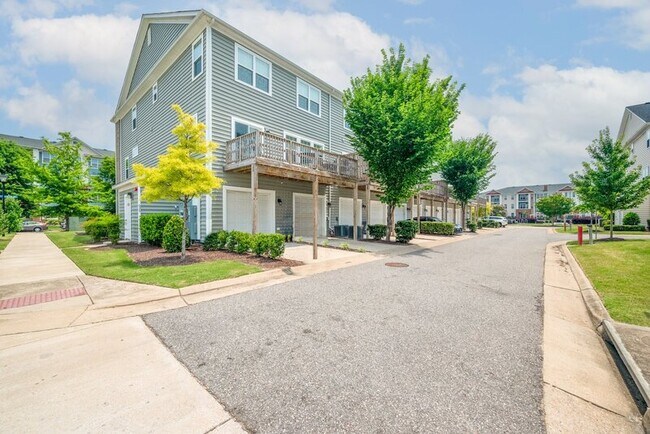 Building Photo - 623 Freeman Dr