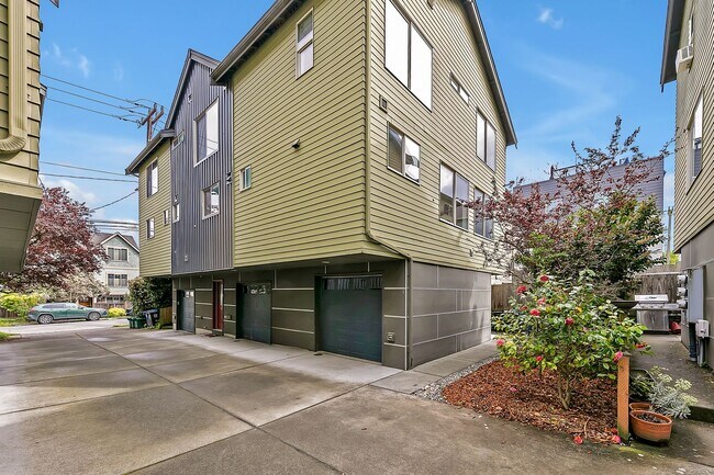 Building Photo - 4781 35th Ave S