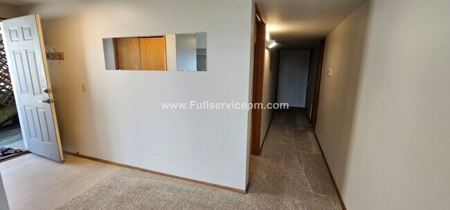 Building Photo - Quiet and charming 1 bedroom 1 bath DS apartment in Redondo Beach house