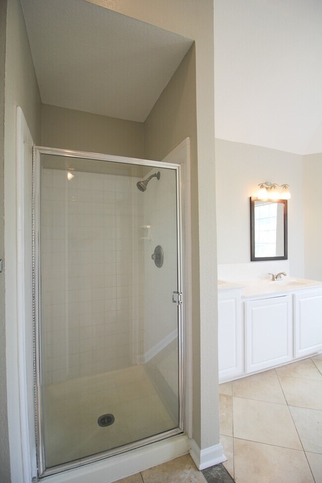 Building Photo - Beautiful home in Helotes. 3 Bedroom, 2 1/2 Bath Move In June 10th!