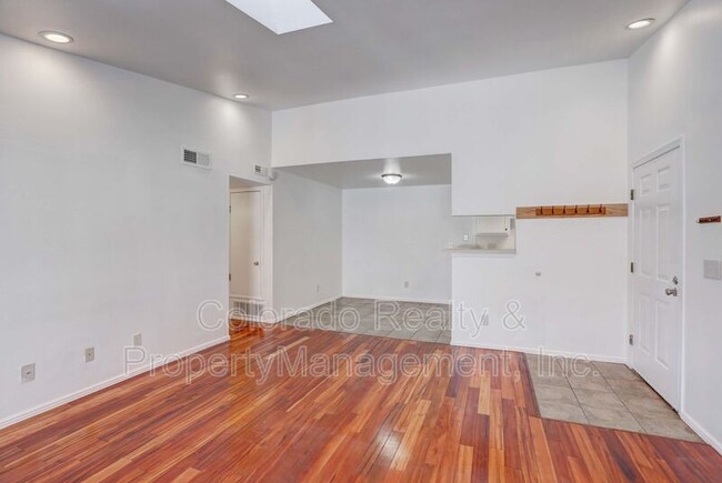 Building Photo - 8225 Fairmount Dr