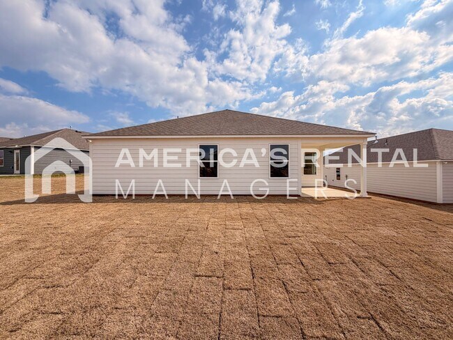 Building Photo - Available NOW! Spacious 5-Bedroom Single Level Home!