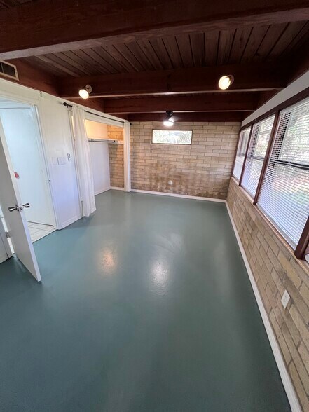 Building Photo - 3812 SW 15th St