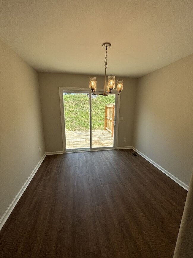 Building Photo - 839 Cumberland Dr