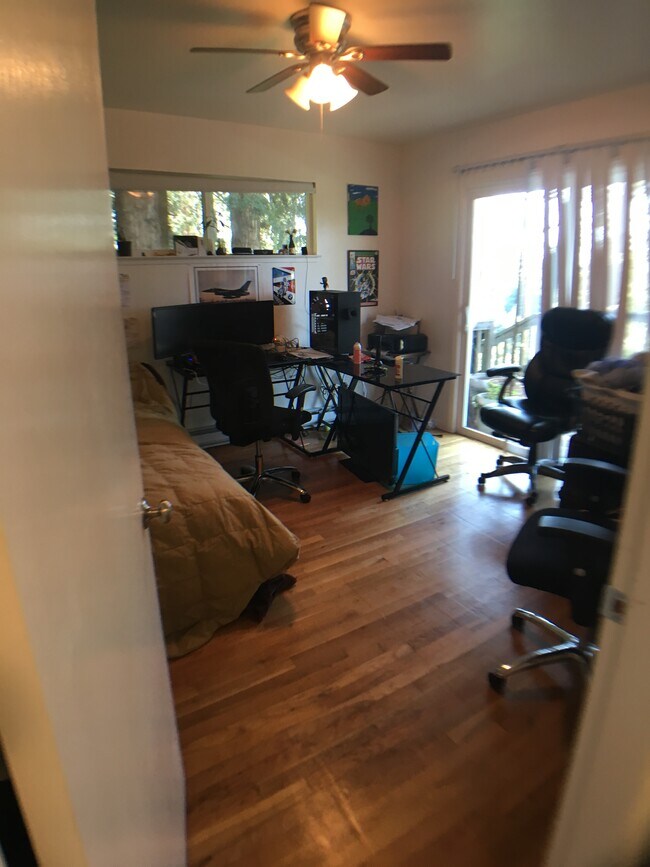 Building Photo - 221 Gillette Rd