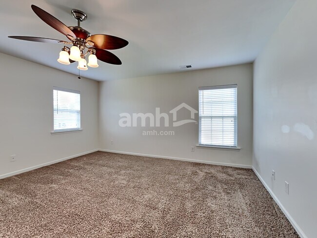 Building Photo - 407 Pine Hill Ln