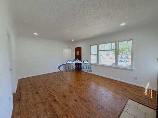 Building Photo - 1667 N Lagoon Ave