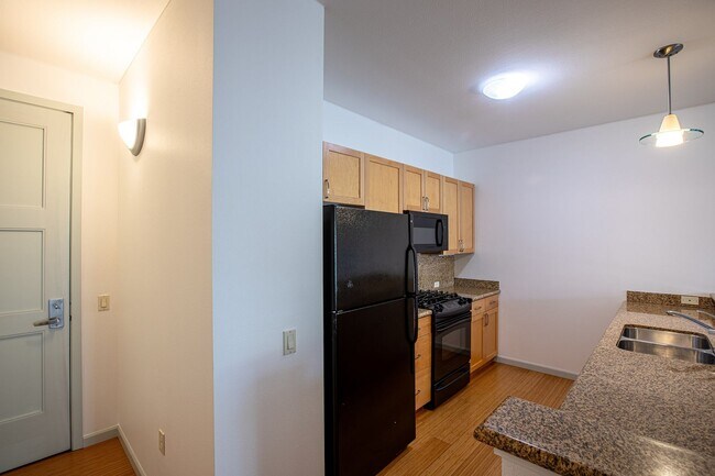 Building Photo - Sweet + secure 1/1 condo with parking, extra storage room + AC available now!