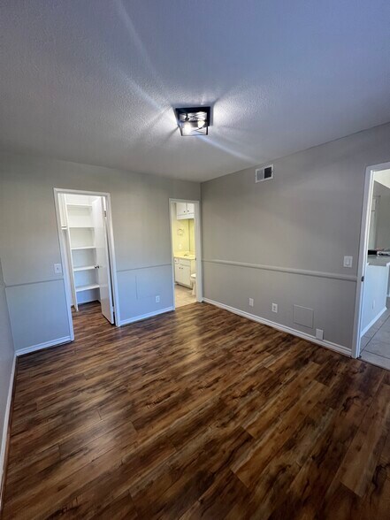 Building Photo - 4565 Alamo St