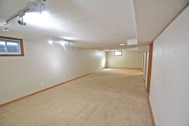 Building Photo - Arvada West Remodeled Ranch 4 bd, 3 bath