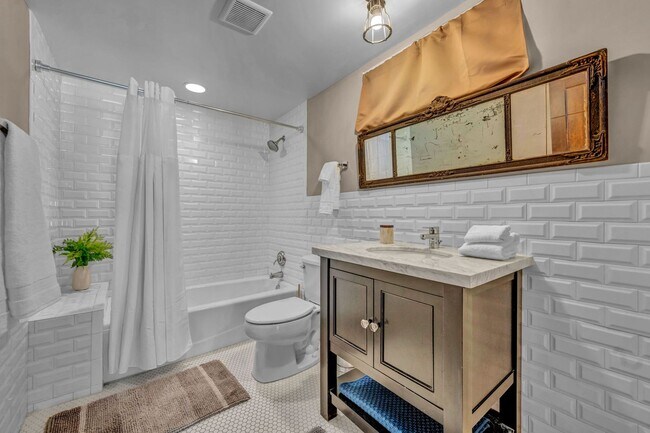 Building Photo - Charming Modern Industrial Fully Furnished Home for Lease