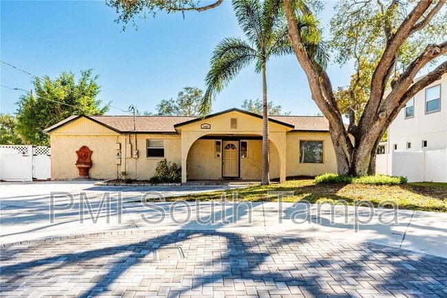 Primary Photo - 3402 W Van Buren Dr