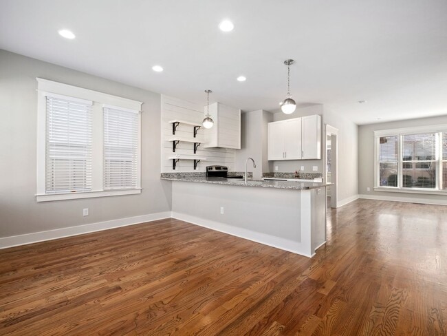 Building Photo - **UPSCALE BUENA VISTA HOME MINUTES FROM GERMANTOWN AND DOWNTOWN NASHVILLE**