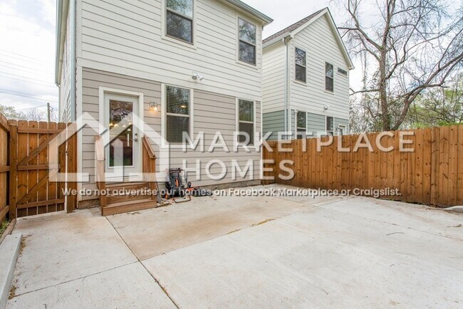 Building Photo - 2119 Herman St