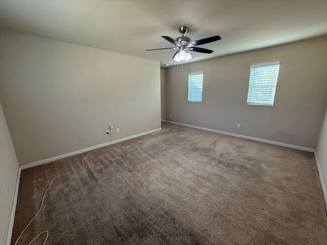 Building Photo - 3-Bedroom in the Desirable University Park Gated Community with solar!