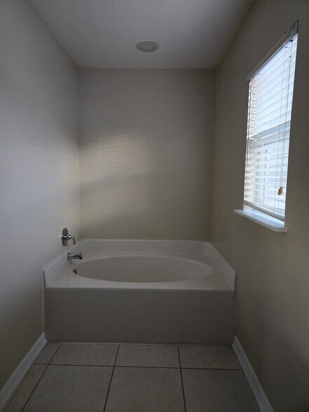 Building Photo - 12473 Woodbury Cove Dr