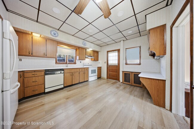 Building Photo - 612 Philo St