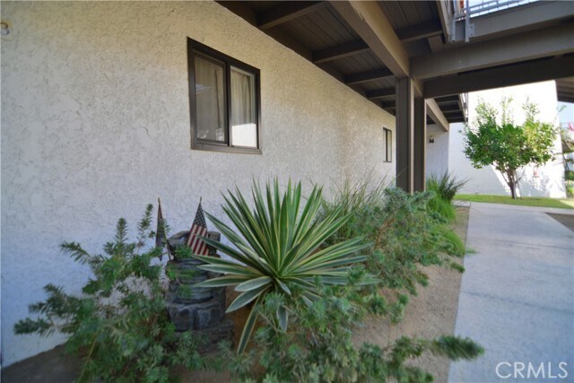 Building Photo - 250 E San Jose Rd