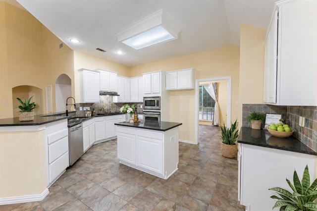 Building Photo - 672 Channel Ridge Dr
