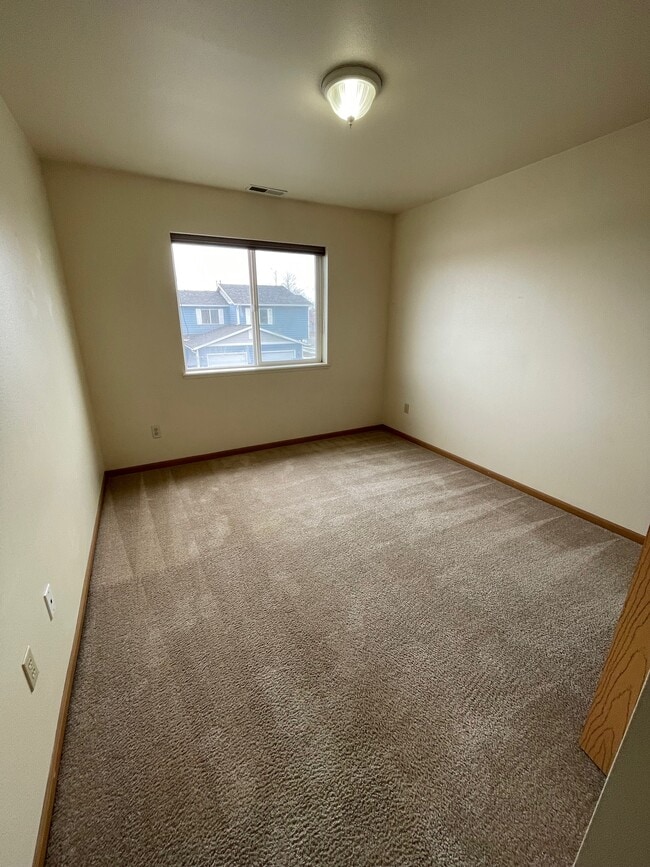 Building Photo - 2402 Daws Dr