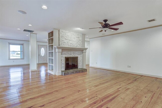 Building Photo - 800 Co Rd 117