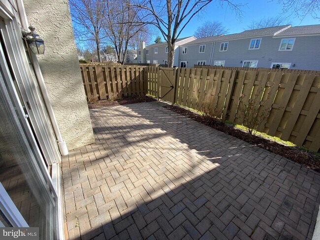 Building Photo - 502 Portsmouth Ct