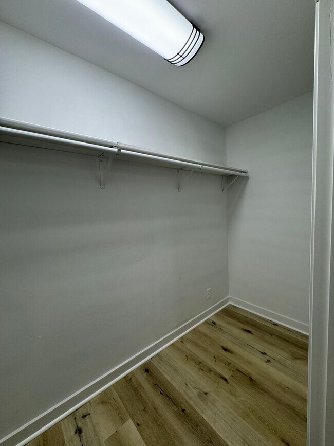 Building Photo - $2,195/month | 4 Bed | 2.5 Bath | 2,046 Sq Ft