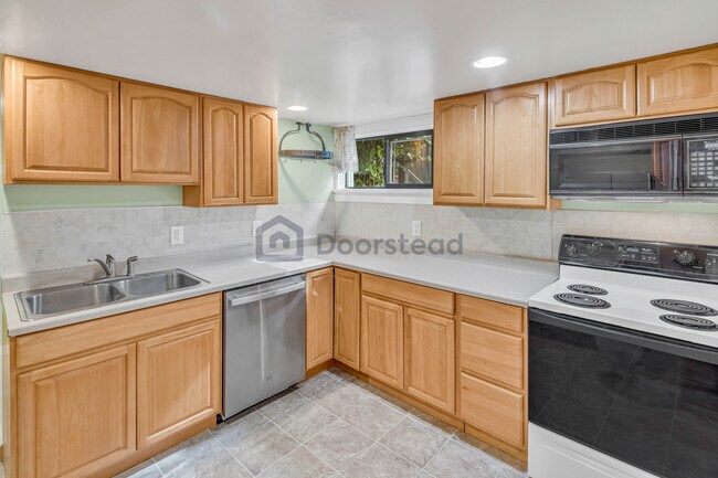 Building Photo - 2028 14th Ave W