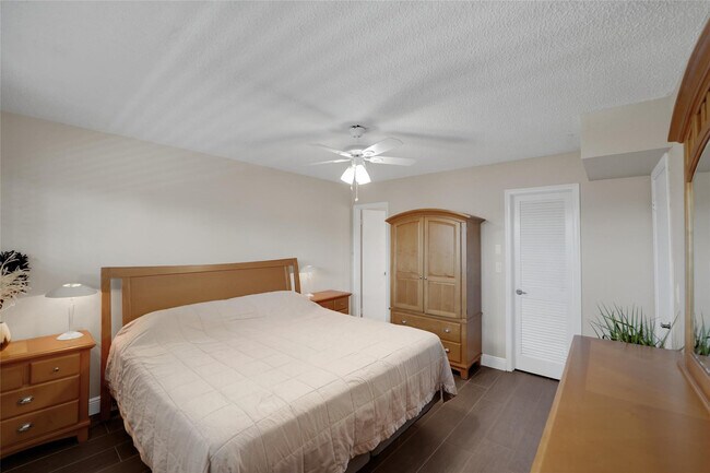 Building Photo - 8980 S Hollybrook Blvd