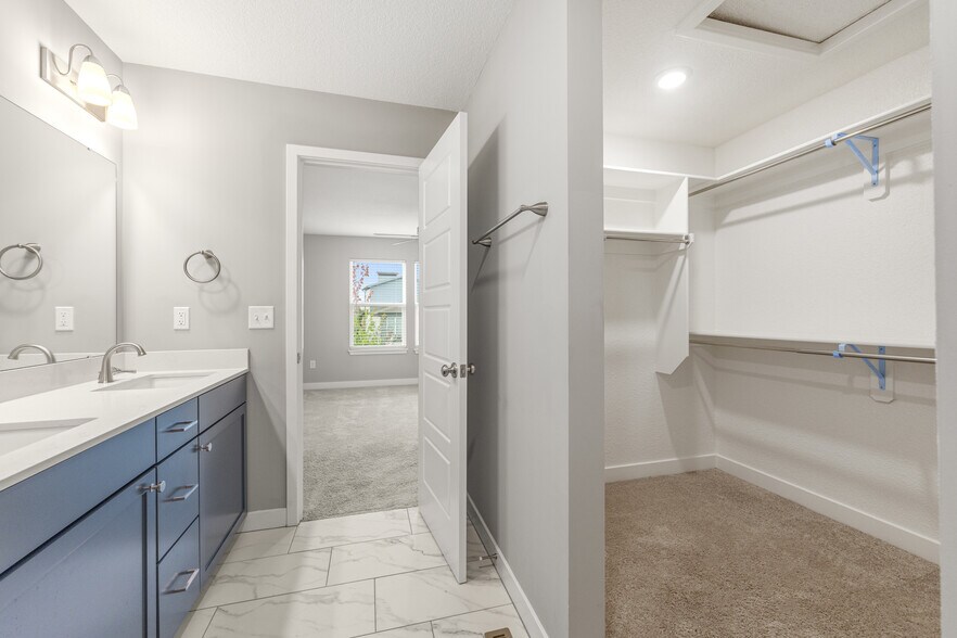 Primary Bath & Large Walkin Closet - 13305 W 180th St