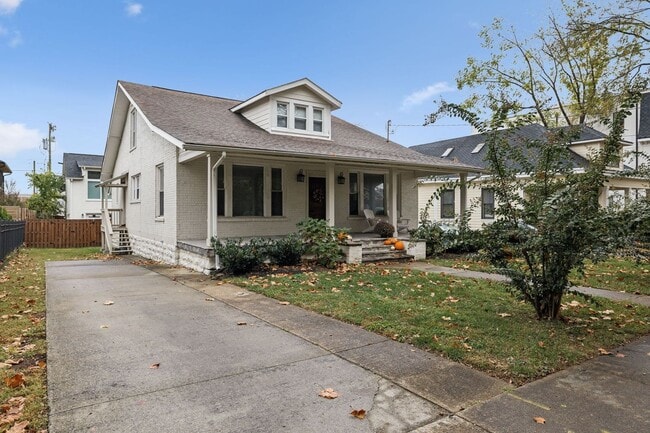 Building Photo - Furnished short term rental home with all utilities included