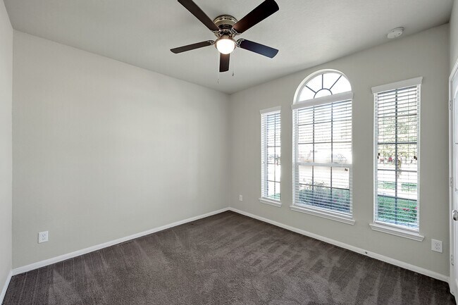 Building Photo - 30119 Saw Oaks Dr